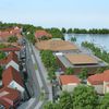 Bild vergr&ouml;&szlig;ern: Blick von der Zwanzigerstrasse auf Parkhaus, Stadtplatz, Inselhalle und Altstadt