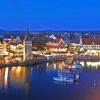 Bild vergr��ern: Blick vom Leuchtturm auf die stimmungsvoll beleuchtete Hafenweihnacht