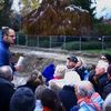 Bild vergr��ern: Bauleiter Thomas Beyhl fand ein interessiertes Publikum f�r seine Erkl�rungen.