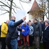 Bild vergr��ern: Bauleiter Thomas Beyhl fand ein interessiertes Publikum f�r seine Erkl�rungen.