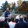 Bild vergr��ern: Bauleiter Thomas Beyhl fand ein interessiertes Publikum f�r seine Erkl�rungen.