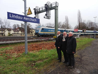 Bild vergr��ern: Landrat Elmar Stegmann, Lindaus Oberb�rgermeister Dr. Gerhard Ecker und der ehemalige Landtagsabgeordnete Eberhard Rotter (v.l.) freuen sich �ber die Zusage.