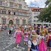 Bild vergr��ern: Durch die Gassen der Insel geht es vorbei an der R�ckseite des Alten Rathauses.