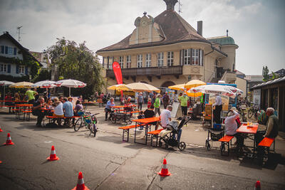 Bild vergr&ouml;&szlig;ern: Der autofreie Sonntag fand auch 2020 vor dem ehemaligen Rathaus Reutin statt. Copyright Ernesto Marino