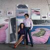Bild vergr��ern: Christo und Jeanne-Claude in ihrem Atelier mit Arbeiten f�r ihr Projekt Surrounded Islands New York City 