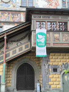Bild vergr��ern: "Mayors For Peace"-Flagge am Alten Rathaus gehisst