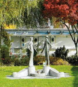 Bild vergr��ern: Der ehemalige Augustinbrunnen am Seehafen auf der Insel.