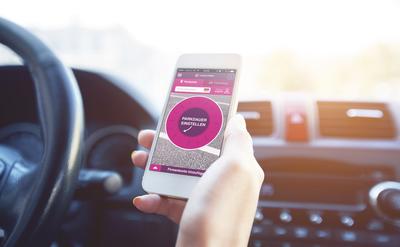 Bild vergr��ern: EasyPark App im Auto